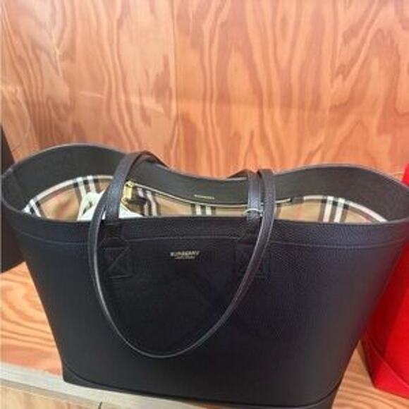 Women’s Burberry pebble grain, leather check lined , large shopping tote Italy - Picture 8 of 13